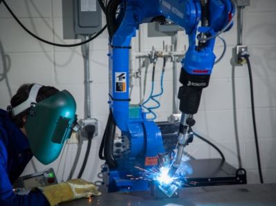 robotic welder operator